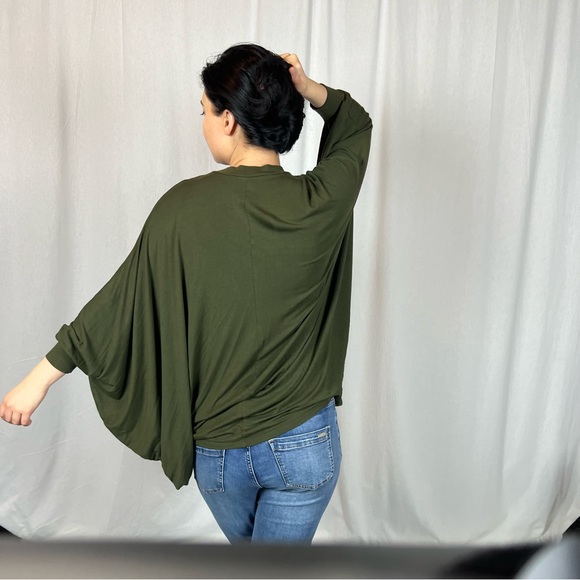 Green Blouse - Picture 2 of 2